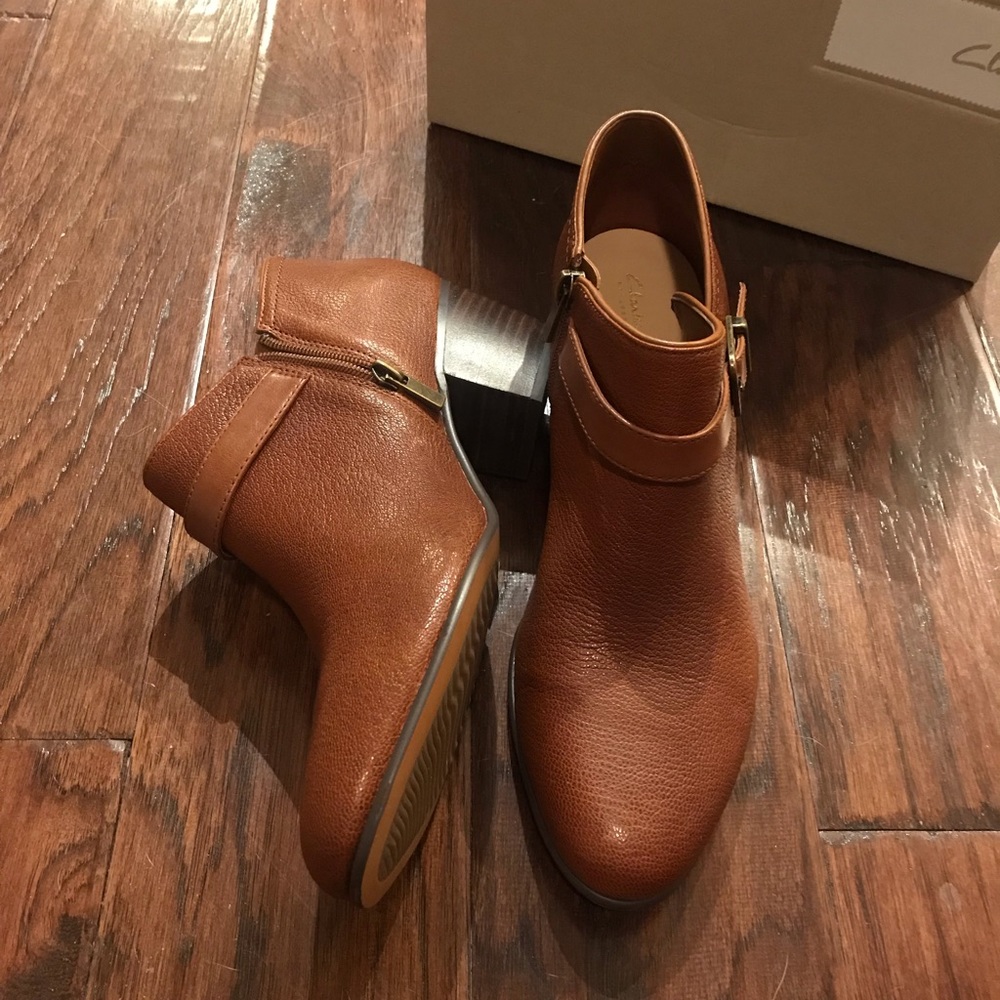 Clark’s Maypearl Milla booties NWT